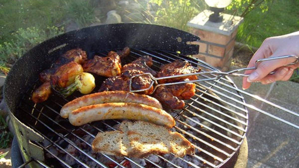 Nema više ribanja: Evo kako da očistite roštilj za tren oka, neće vas ništa koštati