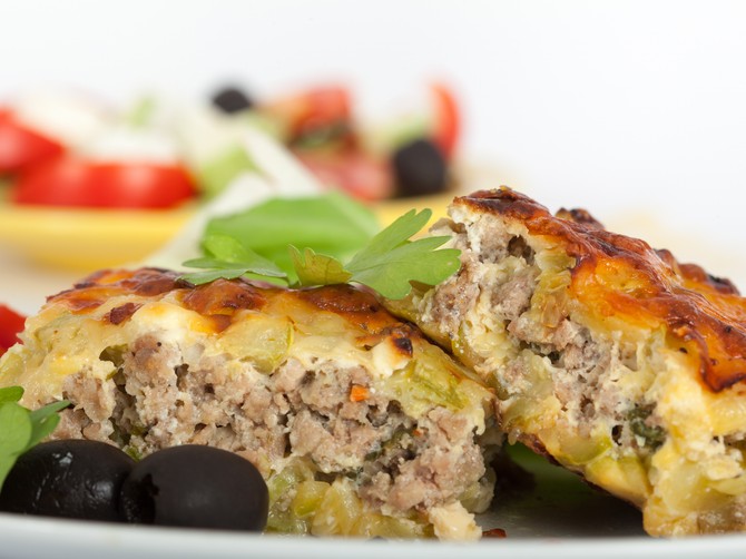 Musaka sa krompirom i mesom: Starinski recept za klasik domaće kuhinje