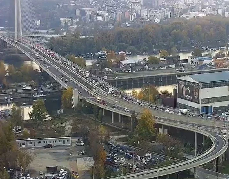 Most na Adi oko 16 časova