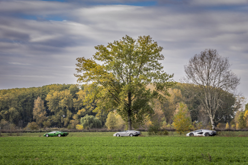 Lamborghini Countach LPI 800-4 rusza w drogę