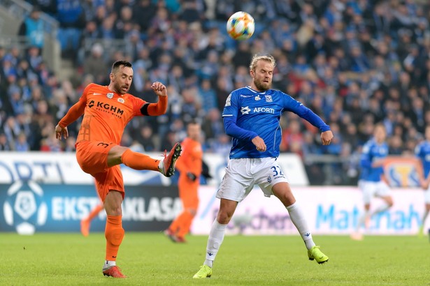 Ekstraklasa: Falstart Lecha Poznań. Zespół Nawałki przegrał po samobójczym golu w doliczonym czasie gry