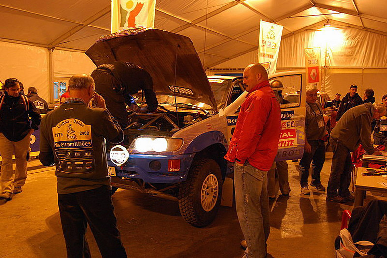 Rajd Dakar 2008: trwa badanie techniczne w Lizbonie