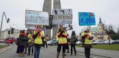 Posłowie PiS naciskają Trybunał w sprawie aborcji. To samowolka?