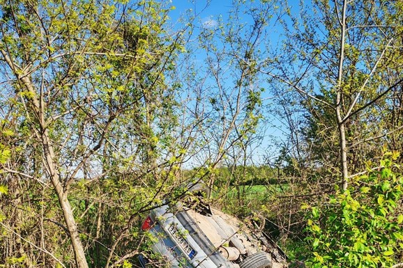 AUTO SE PREVRNUO I ZVRŠIO NA TRAVI Tri devojke povređene kod Svilajnca