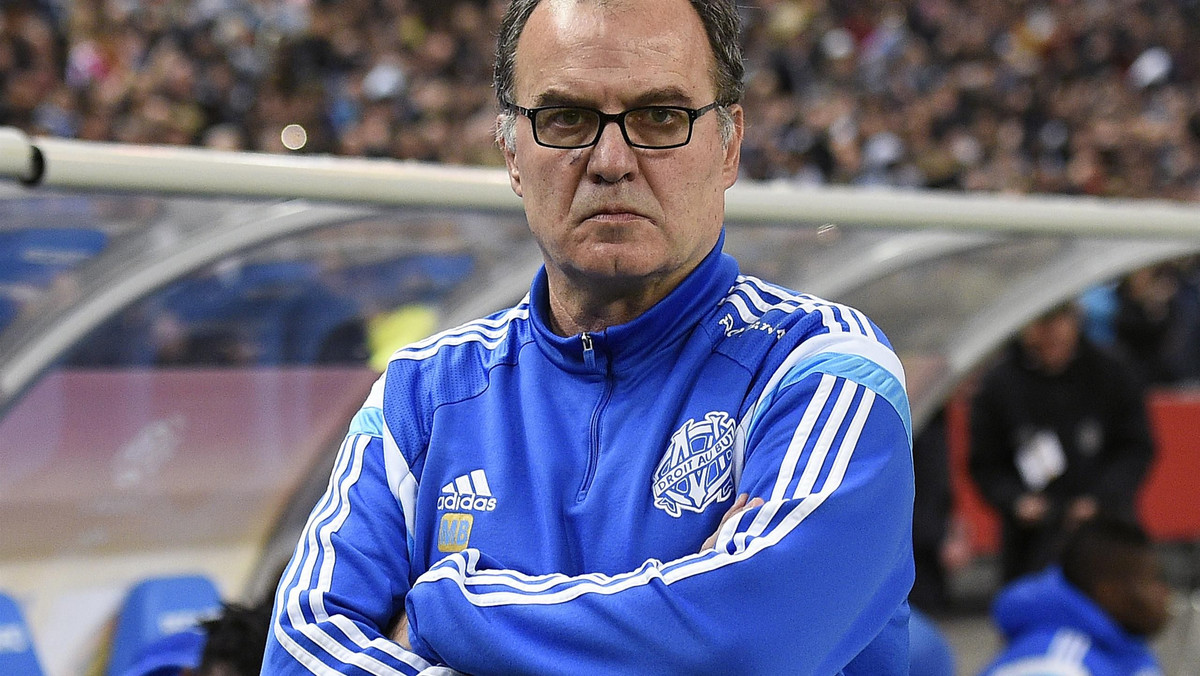 W środę Lazio ogłosiło, że nowym trenerem klubu został Marcelo Bielsa. Dwa dni później Biancocelesti wydali kolejny komunikat - Bielsa się rozmyślił i nie będzie pracował na Stadio Olimpico. Włodarze Lazio zapowiedzieli, że złożą pozew sądowy przeciwko Argentyńczykowi.