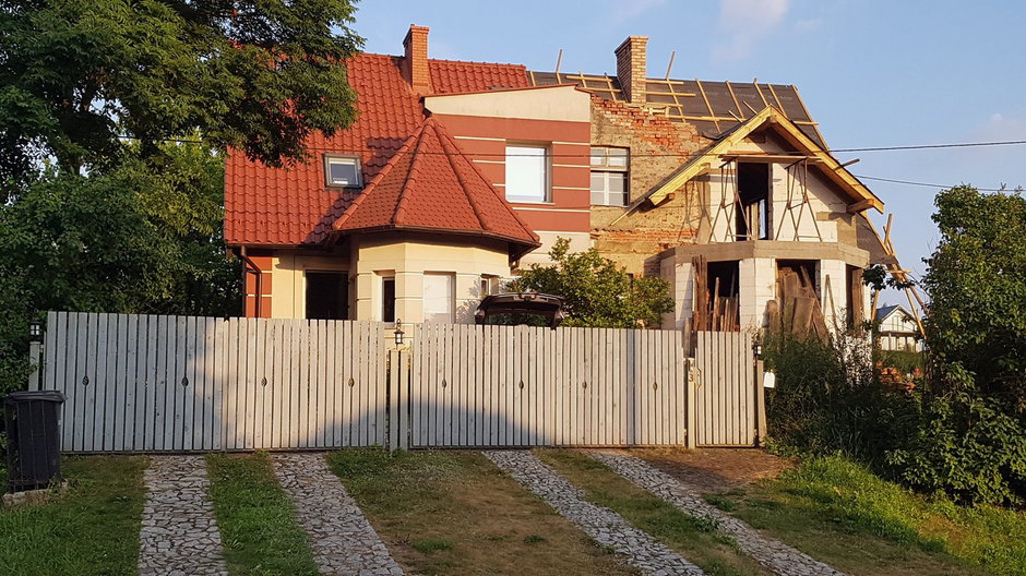 Osobliwy dom pod Olsztynem doczekał się remontu