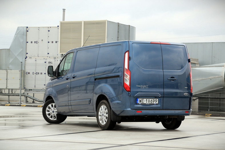 Ford Transit Custom plug-in – miejski dostawczak