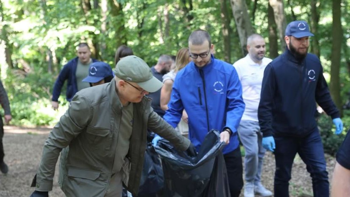 Vučević u akciji čišćenja Fruške gore