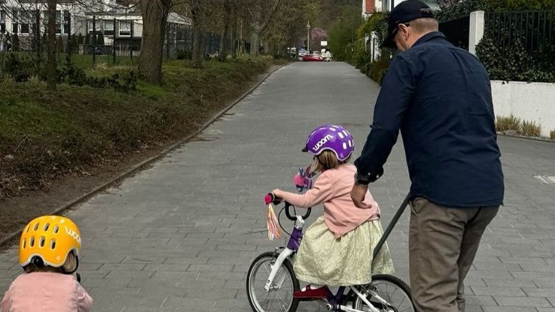 Donald Tusk otrzymał wyjątkowy prezent od wnuczki na urodziny