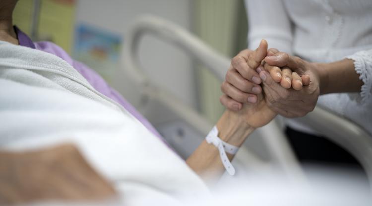 Az idős emberek méltósága, vagy Istent játszás - az eutanázia nagy kérdése