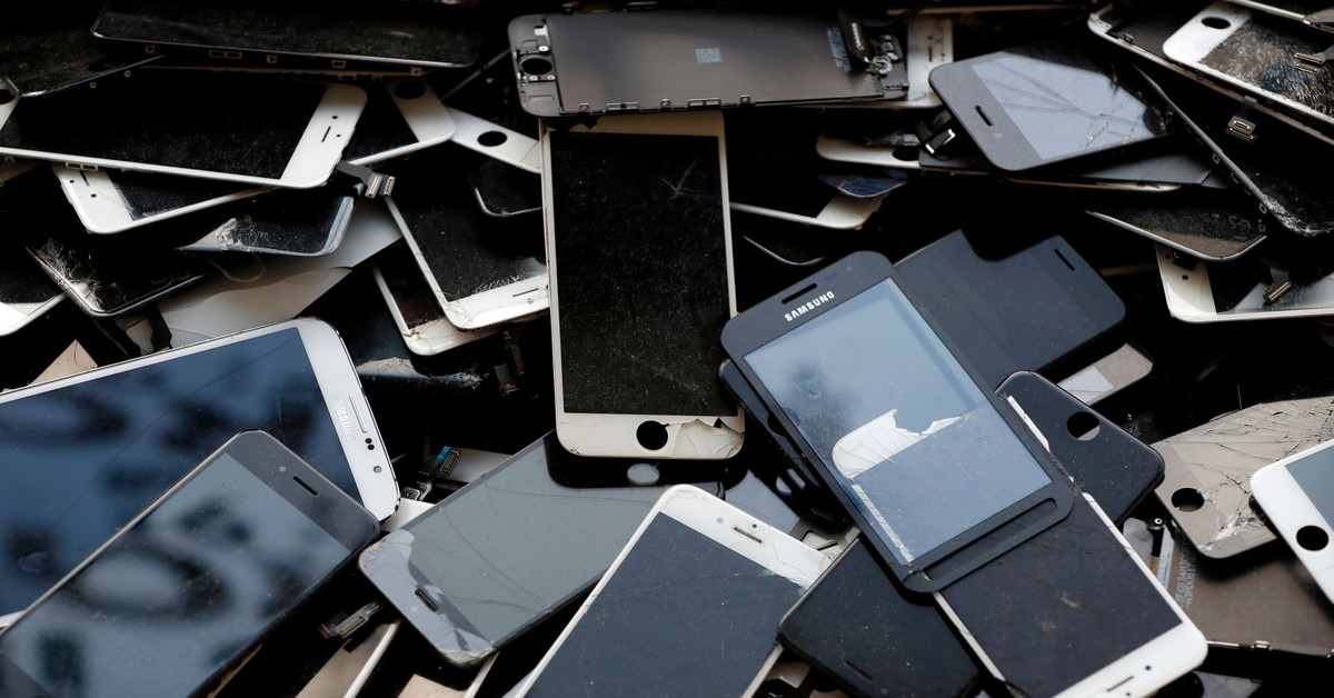 Znana sieć komórkowa skupuje stare telefony. Płaci także za te zepsute