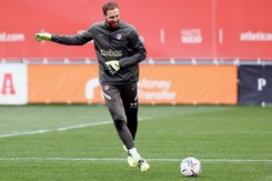 Piłkarskie kluby omijają restrykcje związane z pandemią COVID-19