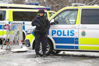 Szwecja mówi 'stop' nieletnim gangsterom. Już 13-latki trafią 'za kraty'