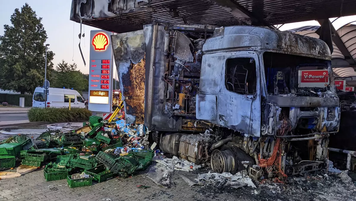 Pożar ciężarówki na stacji paliw w Niemczech