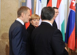 Szczyt unijnego absurdu. Bo Merkel musi wcześniej wyjść...