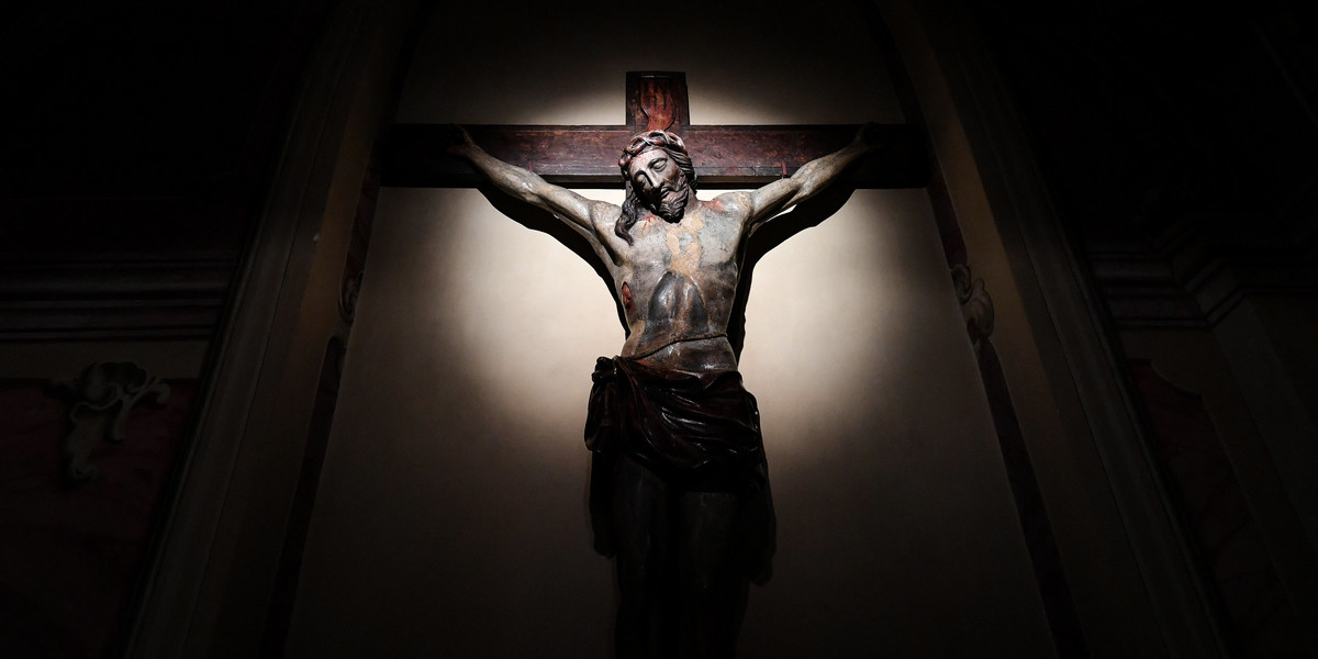 Wielkanoc w kościele bez procesji i całowania krzyża? Epidemiolodzy komentują