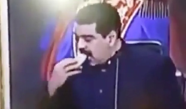Maduro jede empanadu