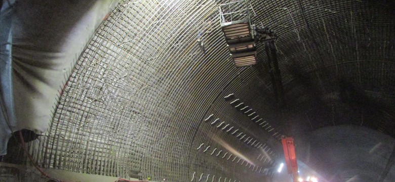 Budowa tunelu w ciągu Zakopianki. Włosi mają zakaz wyjazdów do domów