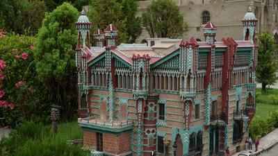 Model Casa Vicens w parku rozrywki