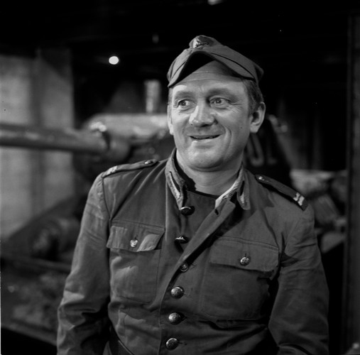 Początkowo kapral, a potem plutonowy Franek Wichura, którego grał Witold Pyrkosz