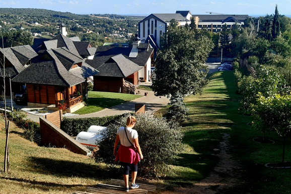 Na Fruškoj gori za praznike popunjeni smeštajni kapaciteti: Evo koje su cene