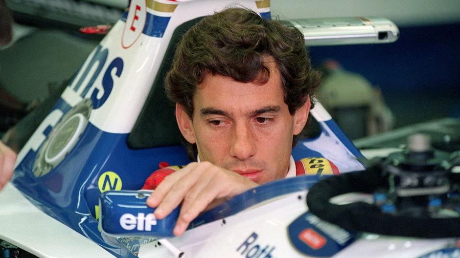 Ayrton Senna przed swoim ostatnim wyścigiem w życiu. Nie chciał startować do GP San Marino 1994. Miał złe przeczucia. Wkrótce potem zginął na torze. 
