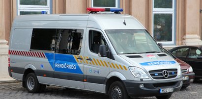 Napisał, że w sąsiedniej wiosce ludzie zmarli po szczepionce. Zapukała do niego policja