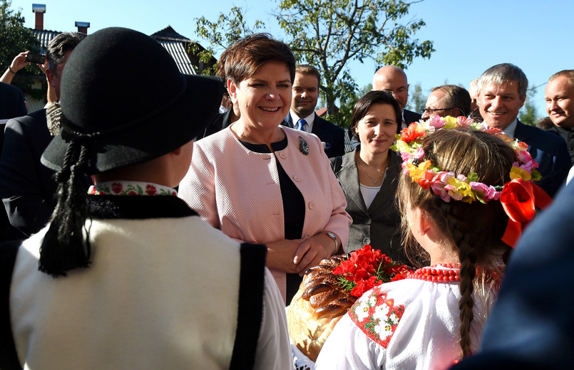 Premier Beata Szydło spotkała się z przedstawicielami polskiej mniejszości w Domu Polskim w Nowym Sołońcu