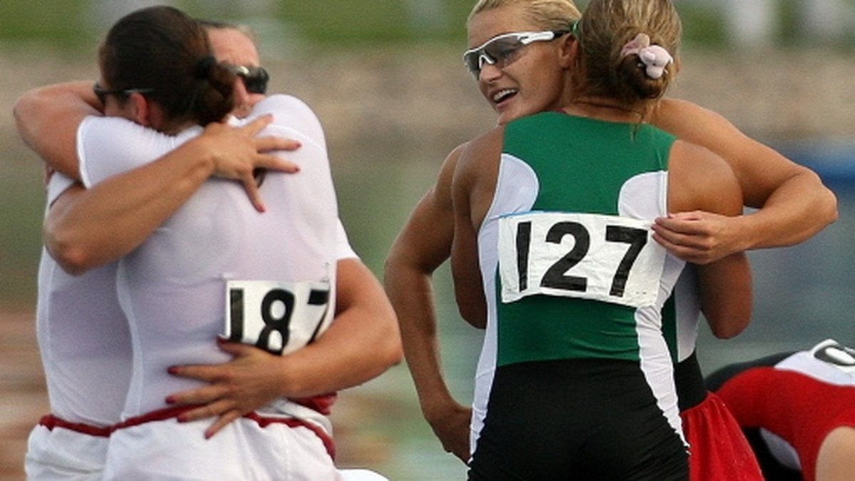 Nasze srebrne medalistki z Pekinu w K2 na 500 m - Beata Mikołajczyk i Aneta Konieczna awansowały do finału kajakarskich mistrzostw świata, które odbywają się od środy w węgierskim Szeged.