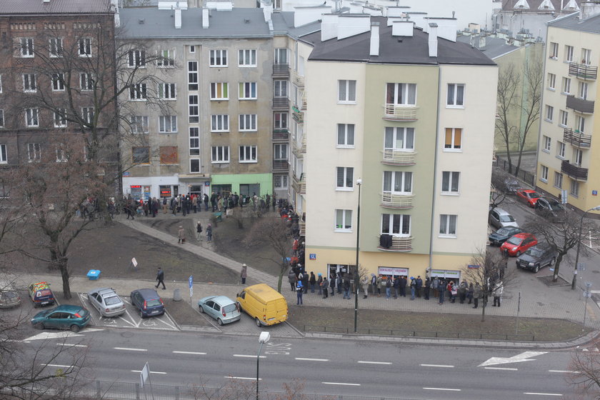 Gigantyczna kolejka po najlepsze w stolicy pączki