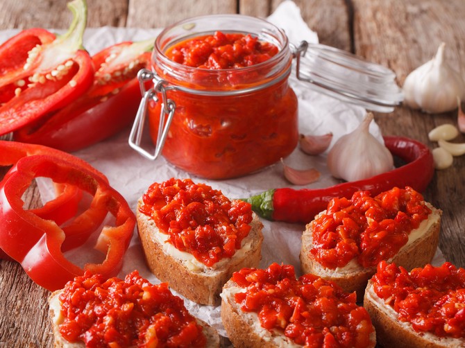 Evo koliko ajvar ima kalorija i koliko dnevno smemo da pojedemo bez griže savesti i problema