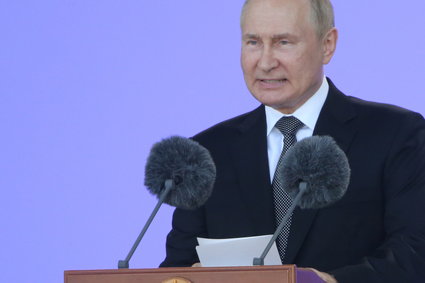 Putin grzmi o "głupim pomyśle" Zachodu. Grozi odcięciem gazu i ropy
