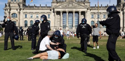 "Kradniecie naszą wolność!". Protesty w Niemczech przeciwko restrykcjom