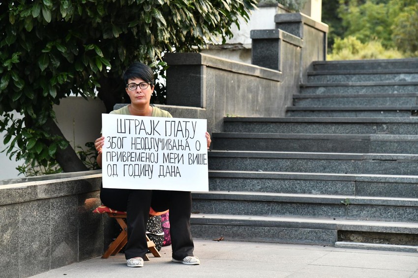 Mirjana Končarević ispred Prvog osnovnog suda u Beogradu