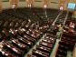 Najnowszy sondaż dla TVN: PO traci 11 proc. do PiS. Kukiz z trudem wchodzi do Sejmu