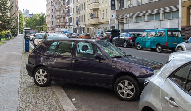 Pogrešno parkiranje - ilustrcaija