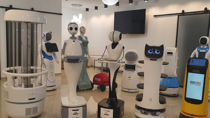 Elképesztő: néhány év múlva több ezer robot segítheti az emberek munkáját a vendéglátásban és az egészségügyben idehaza is