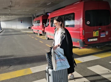 Sa Slobodom Mićalović je delio klasu, PREDVIĐALI MU USPEŠNU KARIJERU, a onda zauvek napustio Beograd: Danas je SVEŠTENO LICE i glumica ga često posećuje! 