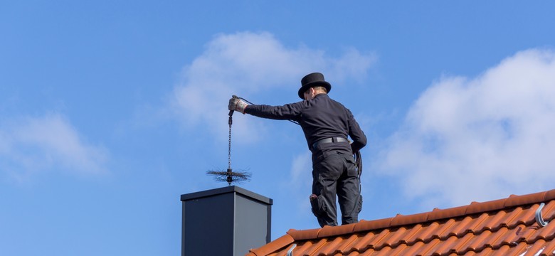 Kominiarze pukają do domów Polaków. Kto i ile musi zapłacić?