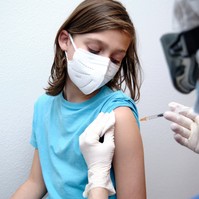 Pfizer/BioNTech oltás: ezek a mellékhatások gyerekeknél
