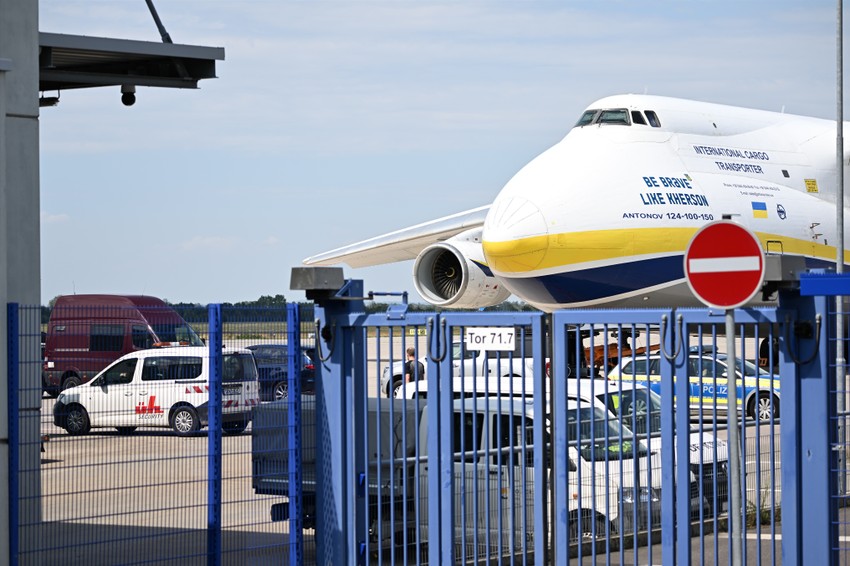 Ukrajinski "antonov" AN-124 na aerodromu u Lajpcigu 5. avgusta
