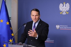 Sikorski upomina Nawrockiego: To są sprawy pod najwyższymi klauzulami tajności