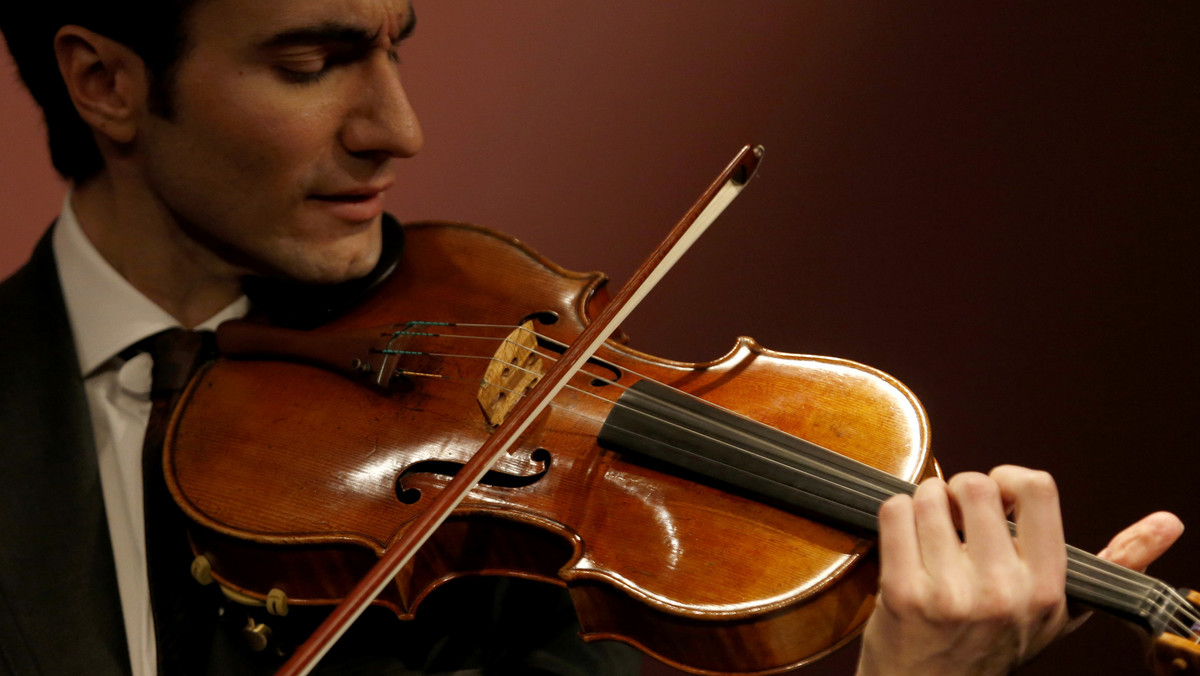 Rzadką altówkę z warsztatu Antonio Stradivariusa z 1719 roku, uważaną za jedne z najdoskonalszych skrzypiec, jakie słynny włoski lutnik wykonał, sprzedaje dom Sotheby's. Wyceniono ją na 45 mln dolarów - rekordową cenę za instrument muzyczny.