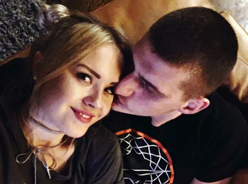 Ona je supruga Nikole Jokića koja se ne pojavljuje često u javnosti, a RAZLIKA U NJIHOVOJ VISINI JE OGROMNA!