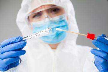 Az oltást az ellenanyag teszt eredményétől teszi függővé? A szakember szerint ez hiba!