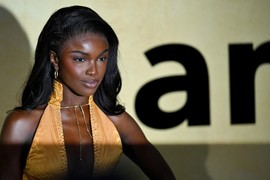 Manekenka LEPA KAO GREH pojavila se POLUGOLA sa DEKOLTEOM DO PUPKA i svima se zamantalo od OVOG PRIZORA: I tu nije kraj - ćerka  Majkla Džeksona i Viktorija usijale atmosferu