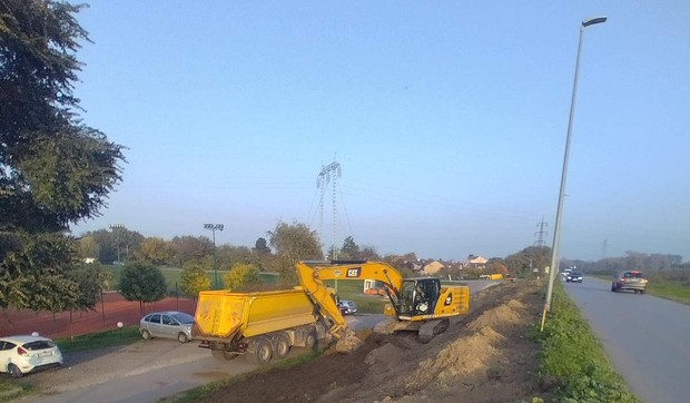 Radovi na izgradnji treće faze biciklističke staze Novi Sad - Begeč