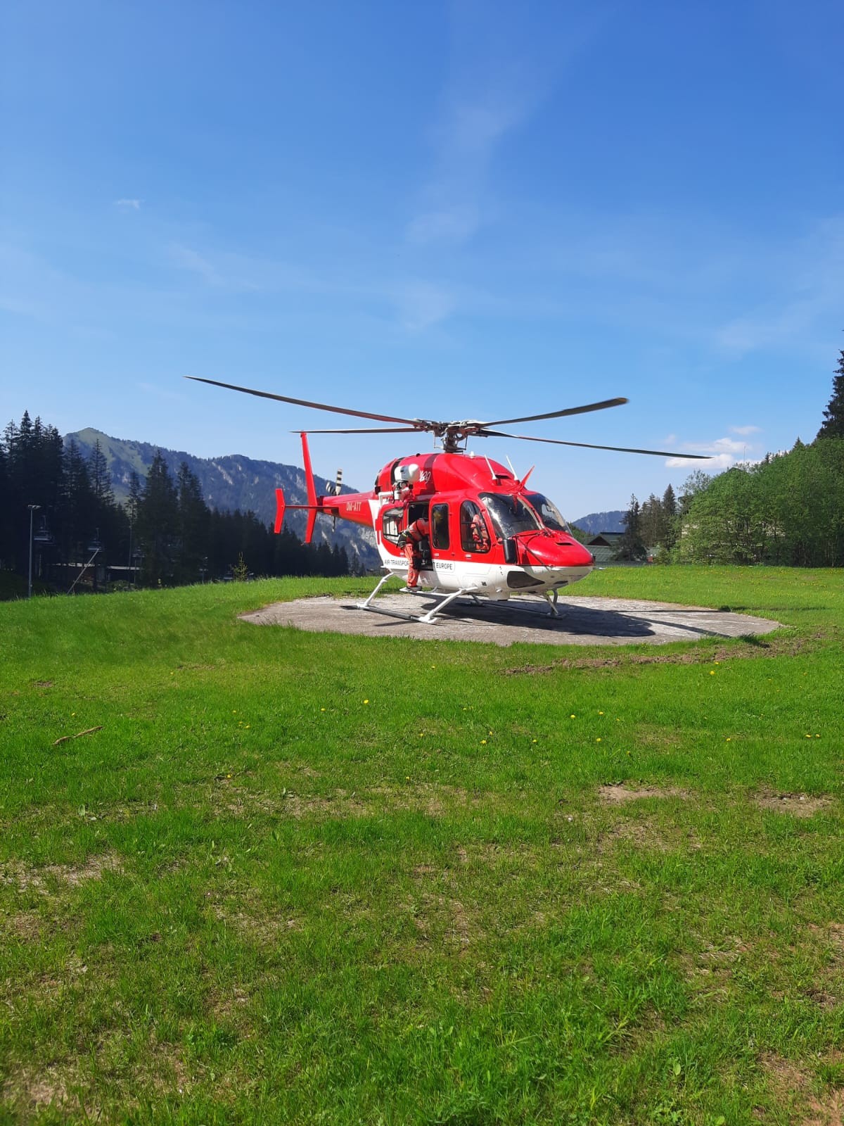 Turista sa rozhodol ísť lyžovať na konci mája, zasahovať musel vrtuľník