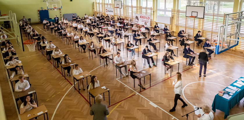 9 tysięcy gimnazjalistów dostało nowe oceny z egzaminu. Przez błąd informatyka