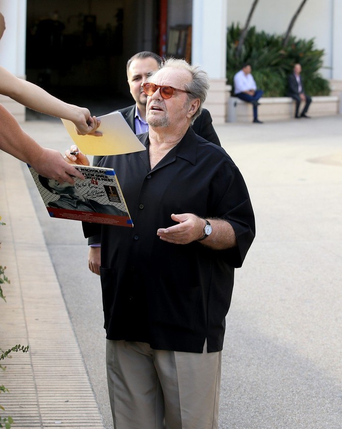 Glumac prošle godine u Njujorku: nakon kupovine u Barni robnoj kući dočekali su ga obožavaoci koji su od njega zatražili autogram